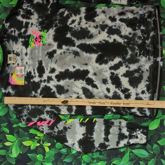 NWT Men's Medium Long Sleeve Surf Style Tie-Dye Shirt - Picture 8 of 9